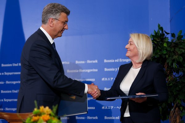 Predsjednik Vlade RH Andrej Plenković i predsjedateljica Vijeća ministara BiH Borjana Krišto potpisali su Sporazum o graničnim prijelazima