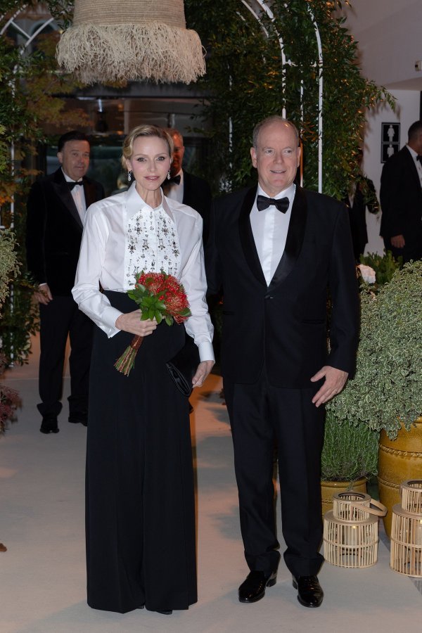Princeza Charlene pojavila se u stajlingu koji je prije 22 godine proslavio kraljicu Raniju