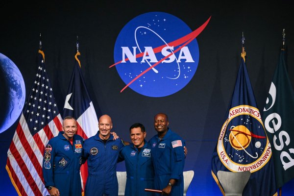 NASA predstavila posadu Artemisa III i najavila: 'Vraćamo se na Mjesec'