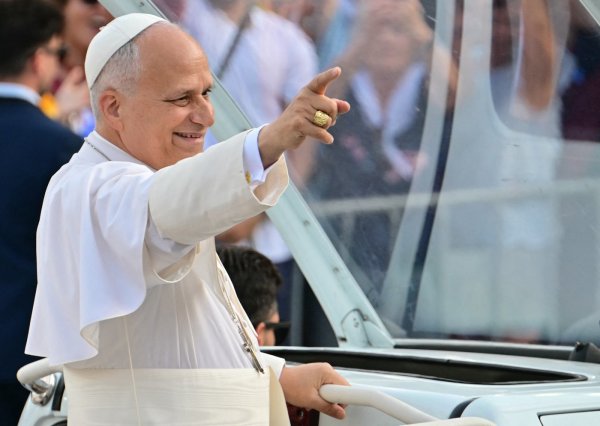 Susreli se papa i Bad Bunny: Ovo im je zajednička crta