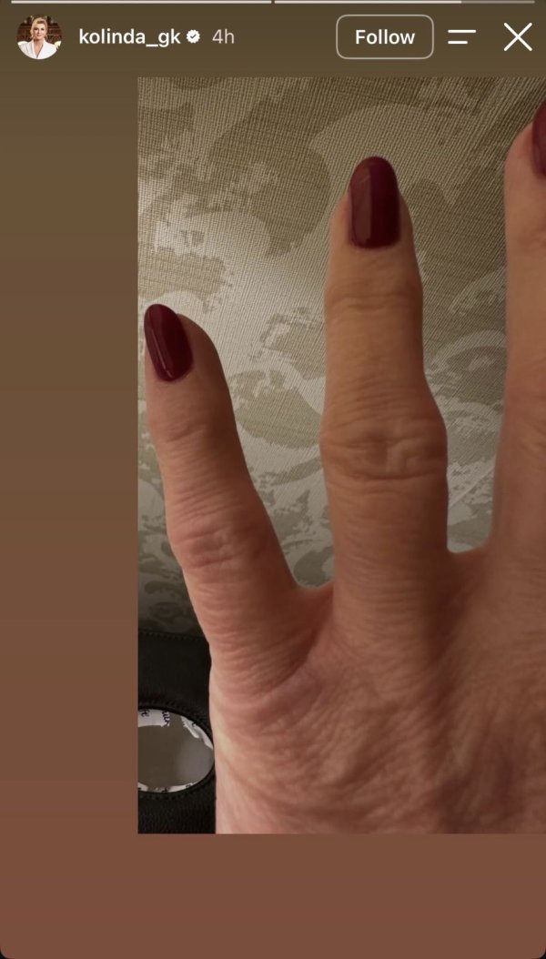 Kolinda objavila fotografiju svoje ruke 