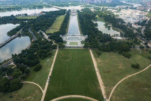 8647 na travnjaku National Malla u srcu Washingtona