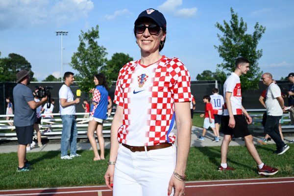Oluja napravila kaos djeci i Vatrenima; policija uskočila u pomoć, a pjevala se i Moja domovina