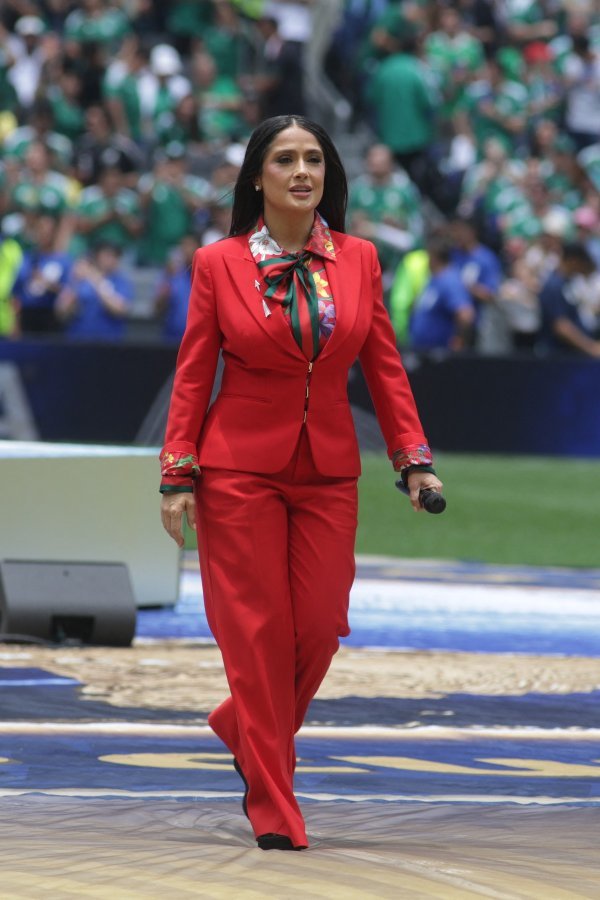 Salma Hayek pojavila se na otvaranju SP-a, a svi su gledali samo jedno