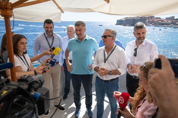 Plenković najavio niže cijene goriva, komentirao oporbu: Da vam pravo kažem, uzeo sam jedan dan 'off'