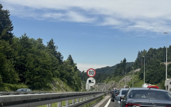 Uklonjena vozila iz sudara na A6, još uvijek se vozi u koloni