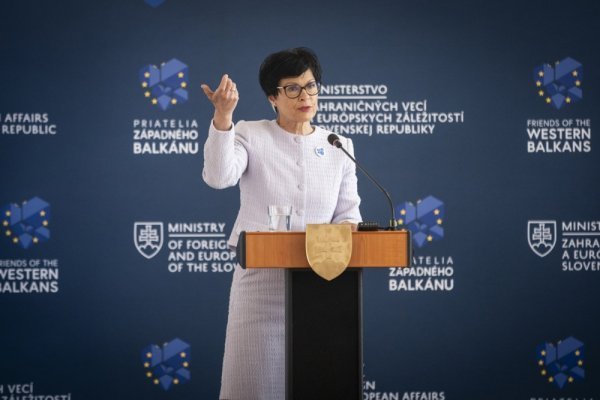 Marta Kos