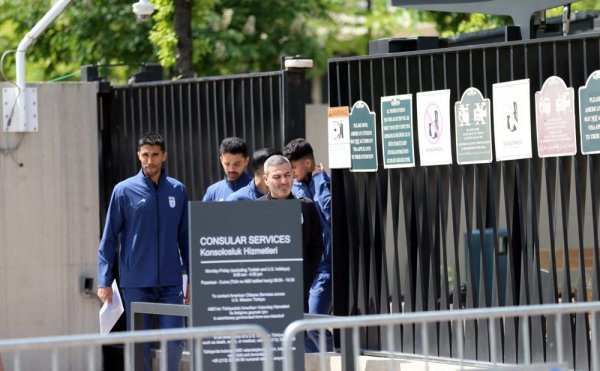 Iranska reprezentacija podnosi zahtjev za američke vize u veleposlanstvu u Ankari