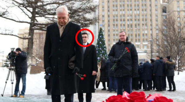 Jevgenij Ljukšin (u krugu), snimljen sa zamjenikom ruskog ministra vanjskih poslova