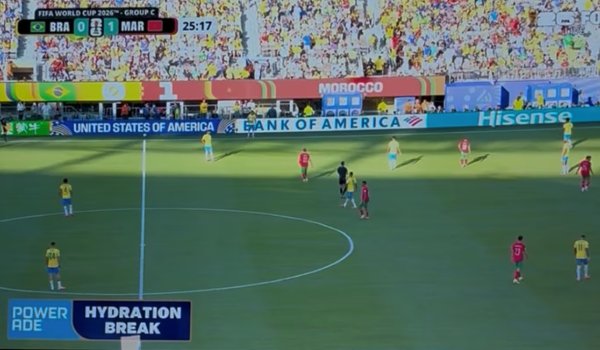 Igrači piju vodu, navijači gledaju reklame: Evo koliko američki Fox zarađuje na tome