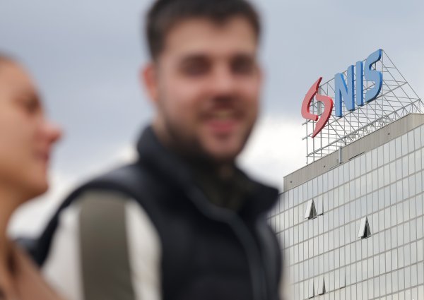 Prelazi li Naftna industrija Srbije u ruke Mađara?