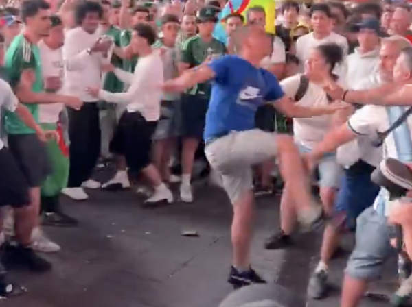 Kaos na Times Squareu: Pogledajte masovnu tučnjavu Argentinaca i Alžiraca