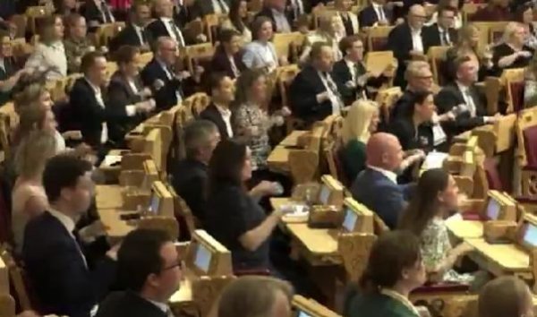 Norveški parlament postao hit zbog poteza podrške reprezentaciji: Snimka se širi internetom