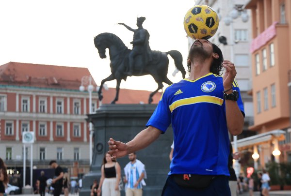 Utakmica BiH budno se prati u Zagrebu: Pogledajte atmosferu
