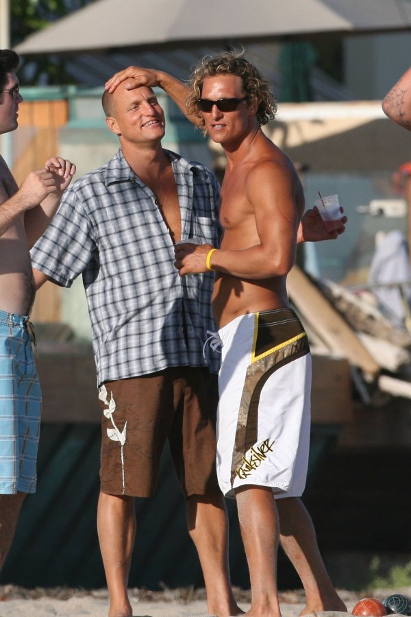 Matthew McConaughey i Woody Harrelson  u filmu 'Surfer Dude'