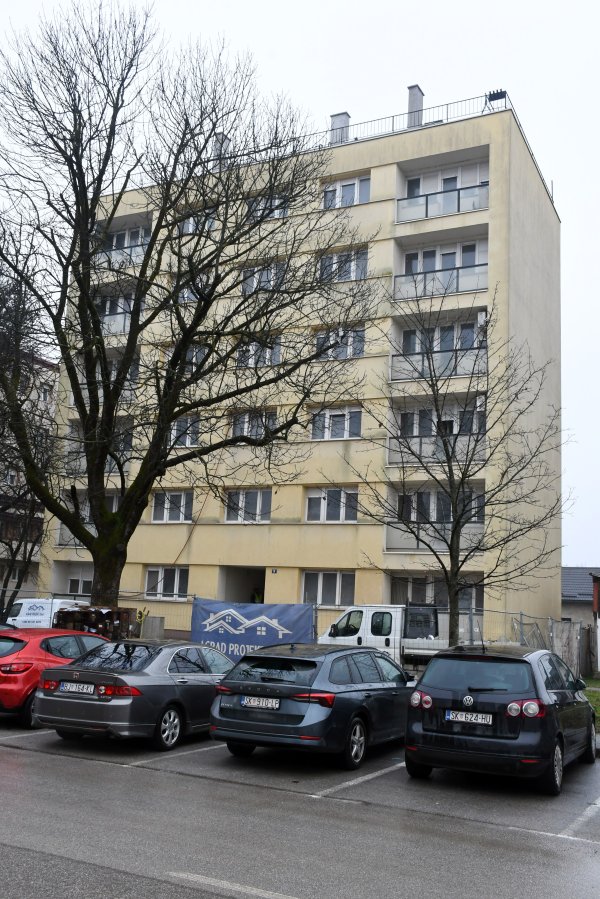 Petrinjski neboder nakon obnove je u groznom stanju