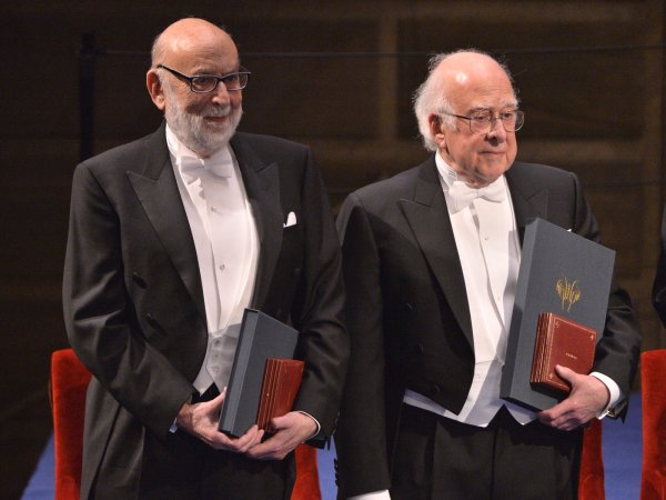Francois Englert i Peter Higgs na dodjeli Nobelove nagrade