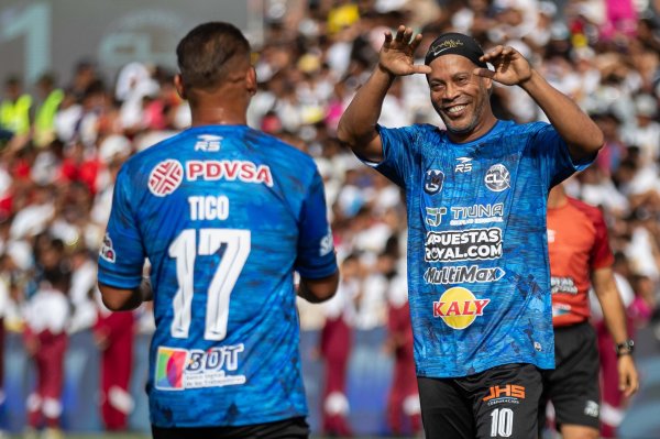 Ronaldinho se senzacionalno vraća! Potpisao je za talijanskog trećeligaša, predstavljanje u utorak