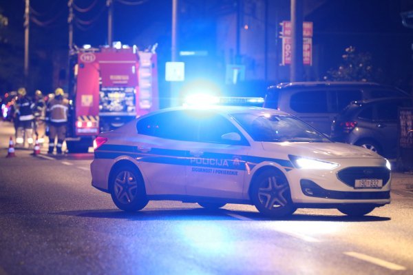 Teška nesreća na Ljubljanskoj aveniji u Zagrebu, vatrogasci izvlačili ženu iz automobila