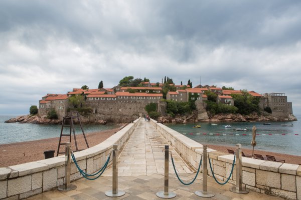 Otvara se jadranski raj: Komplet ležaljki naplaćuju čak 240 eura, ali u pozadini bukti ozbiljan skandal!