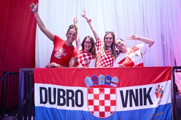 U Torontu otvorena Hrvatska kuća, a stiže i navijačka zastava. Pogledajte atmosferu