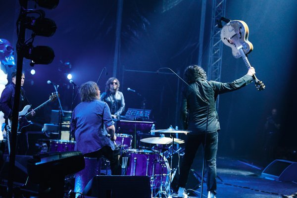 Jack White vitla gitarom starijom i od najstarijih posjetitelja festivala