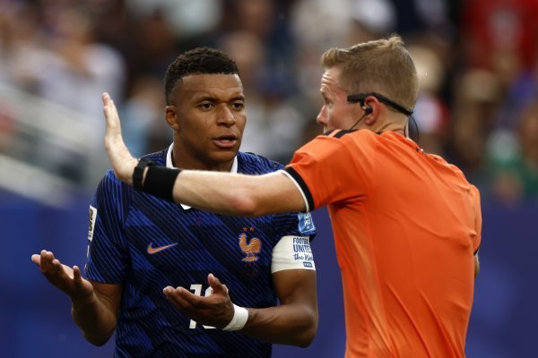 Igrači su čekali 131 minutu u svlačionici: Deschamps otkrio što se događalo iza kulisa