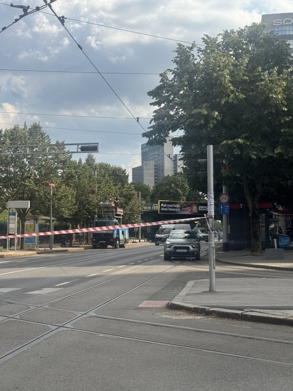 Djelomično zatvorena Savska cesta u Zagrebu: Tramvaji i automobili voze obilazno