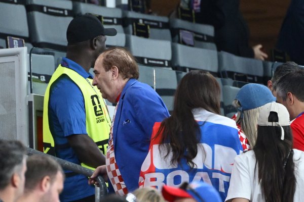 Mladen Grdović na tribinama među navijačima