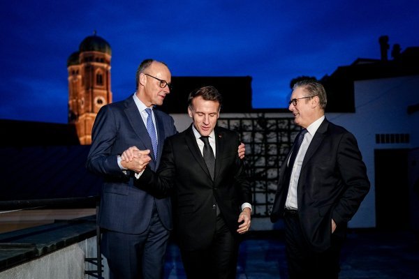 Friedrich Merz, Emmanuel Macron i Keir Starmer