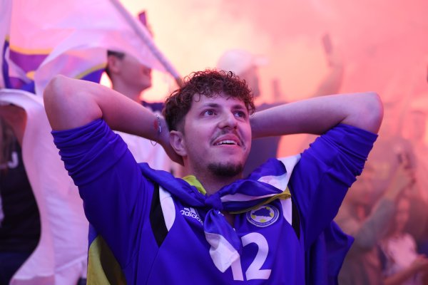 Pogledajte kakvu su ludnicu napravili navijači BiH: Atmosfera je na vrhuncu