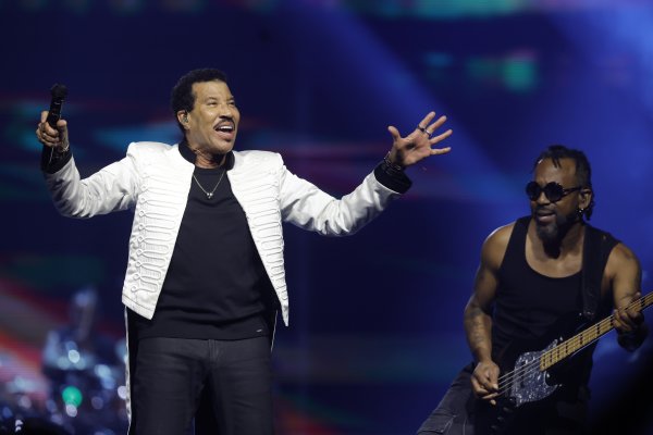 Lionel Richie zabrinuo obožavatelje: Napustio pozornicu nakon što mu je pozlilo