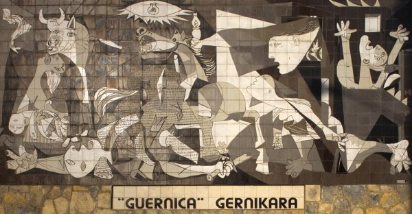 Zid od keramičkih pločica koji prikazuje Picassovu Guernicu