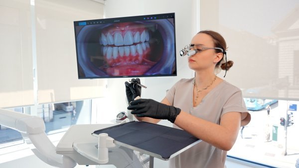 Era 'umjetnih osmijeha' je iza nas: Kako moderna dentalna estetika postiže izgled koji nikada ne izlazi iz mode