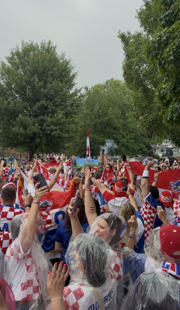 Pljusak, natopljeni dresovi i more hrvatskih navijača: Pogledajte lude scene iz Philadelphije