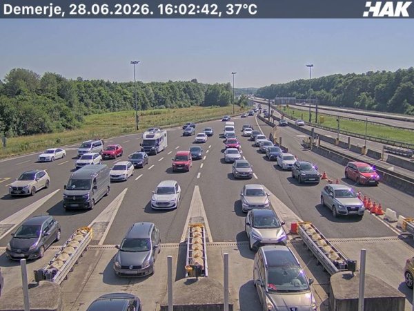 Vrlo gust promet diljem zemlje: Kolona na Krku proteže se od Omišlja sve do mosta