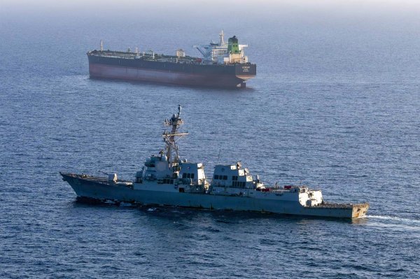SAD ponovno izršio zračne udare na Iran, Iranci tvrde da su pogodili dva tankera
