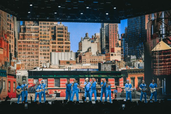 'Strange Overtones' pod svjetlima New Yorka