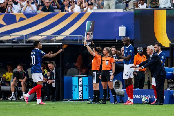 Evo što je francuski izbornik napravio dok je Mbappe izlazio iz igre