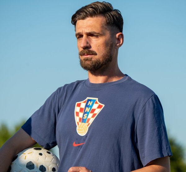 Slovenci poludjeli zbog Hrvata! Na prvi trening stigao u majici HNS-a i izazvao totalni kaos