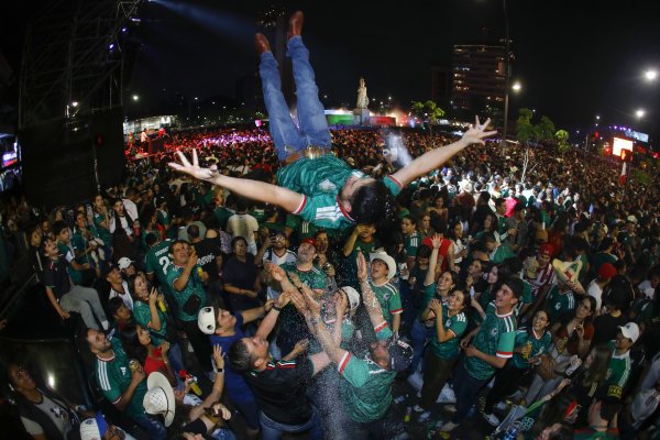 Dvoje mrtvih u slavlju na ulicama Mexico Cityja