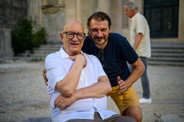 Proces razvoja još traje, ali čini mi se da je iznimno zanimljiv. Iz dana u dan otkrivamo nove slojeve glavnog lika, kojeg tumači Frano Mašković