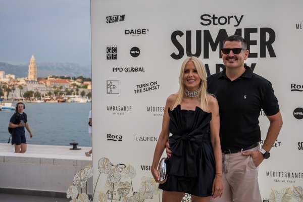 Zaljubljeni i modno usklađeni: Silvia Dvornik i Marko Pecotić Peco krali poglede na partyju u Splitu