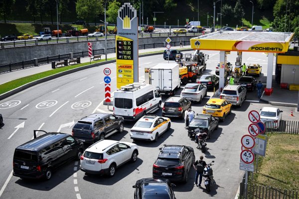 Redovi na benzinskim postajama u Rusiji