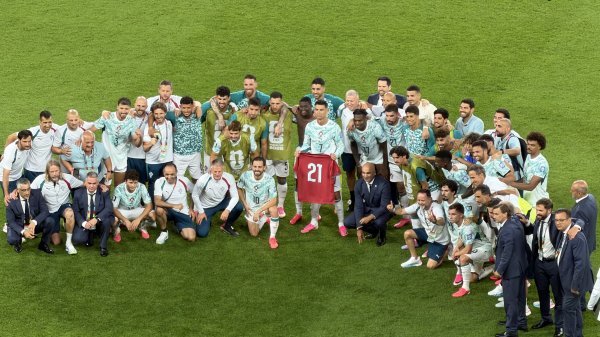 Portugal slavio, a onda je Ronaldo podigao dres koji je rasplakao navijače