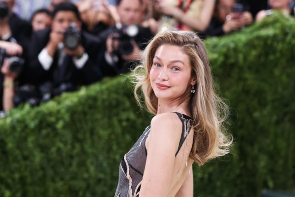 Gigi Hadid objavila rijetke fotografije s Bradleyjem Cooperom i otkrila posebne trenutke