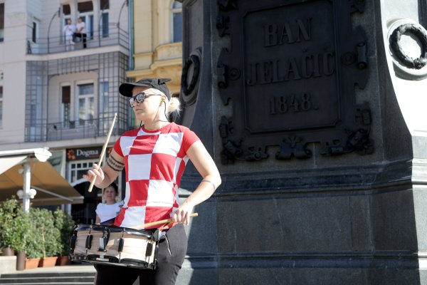 Protuprosvjed moliteljima krunice u Zagrebu
