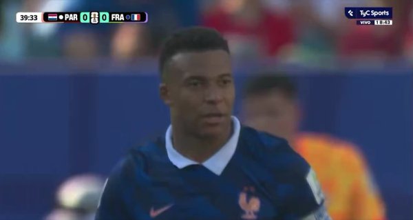Mbappe Paragvajcu opsovao majku? Zašto se nije uključio VAR i zašto Francuz nije isključen?