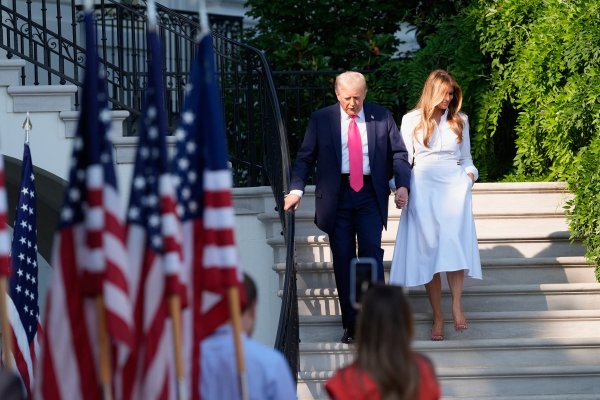 Melania Trump u haljini dizajnera Thoma Brownea 2025.