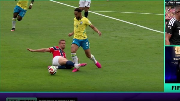 Je li ovo najveća greška ovog SP-a? Kako sudac ovdje nije odmah svirao penal za Brazil...